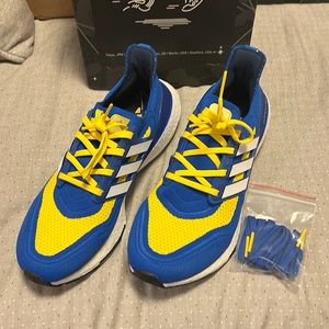 Like new Sz10 worn once (tread only) Adidas Ultraboost 21 Boston Marathon w/Box